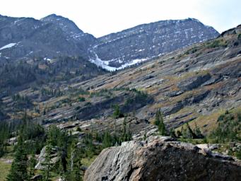 Bench leading to Icefloe Lake