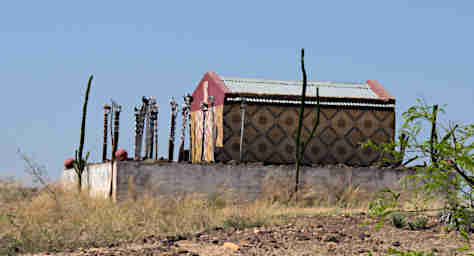 Ambola Tomb Totems