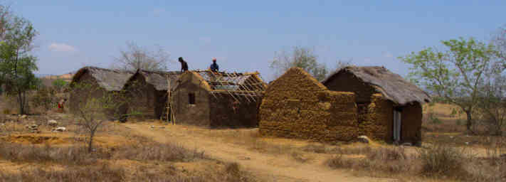 Isalo Bara Houses