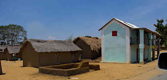 Isalo Bara Houses