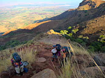 Manambolo R Hike Down